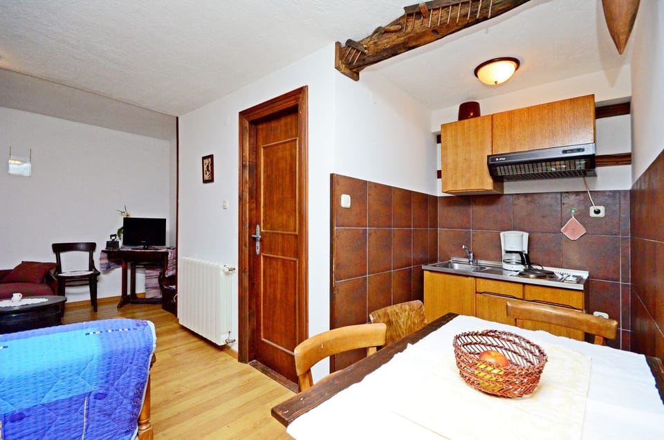 Private kitchen | Fridge, microwave, stovetop, espresso maker