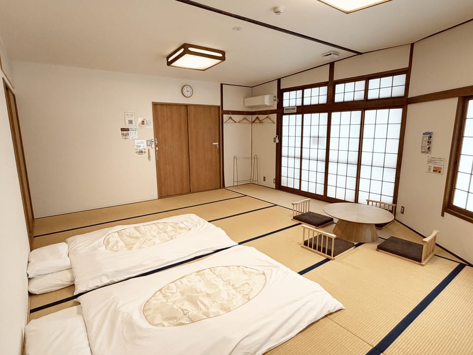 Room 5 | In-room safe, laptop workspace, WiFi (free)