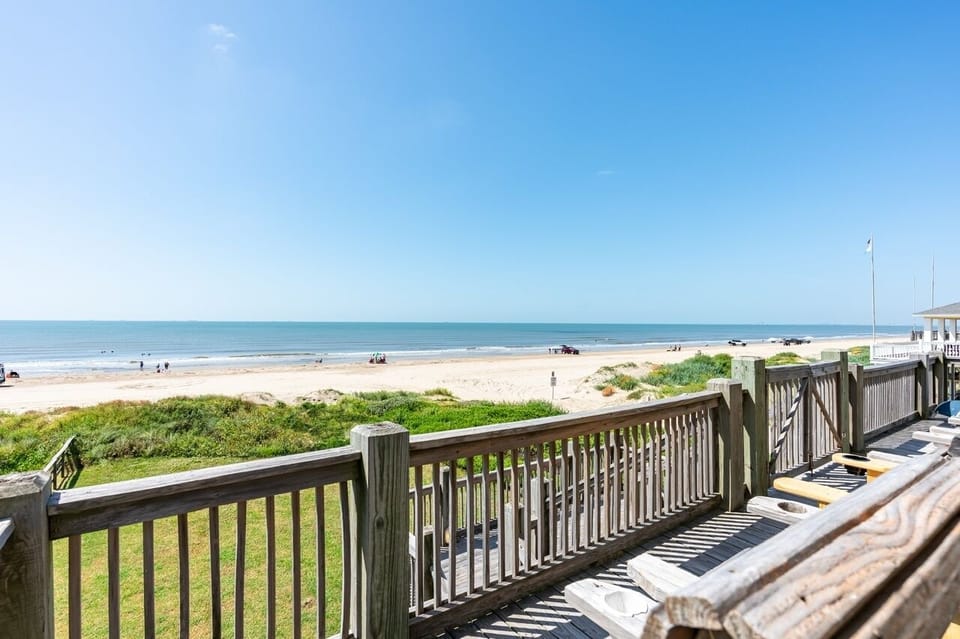 House, 3 Bedrooms | Beach | On the beach