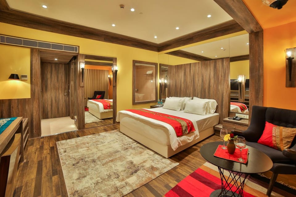 Grand Room | Minibar, in-room safe, desk, soundproofing