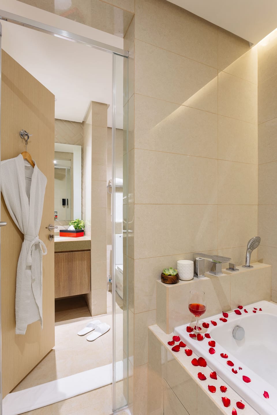 Shower, rainfall showerhead, free toiletries, hair dryer