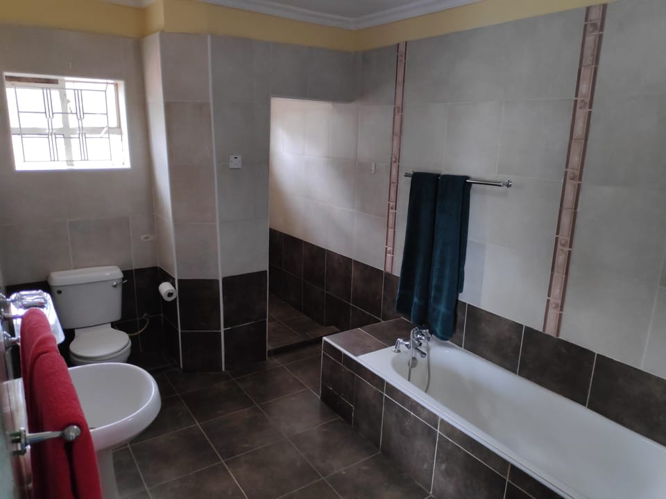 Family Suite | Bathroom | Shower, slippers, towels
