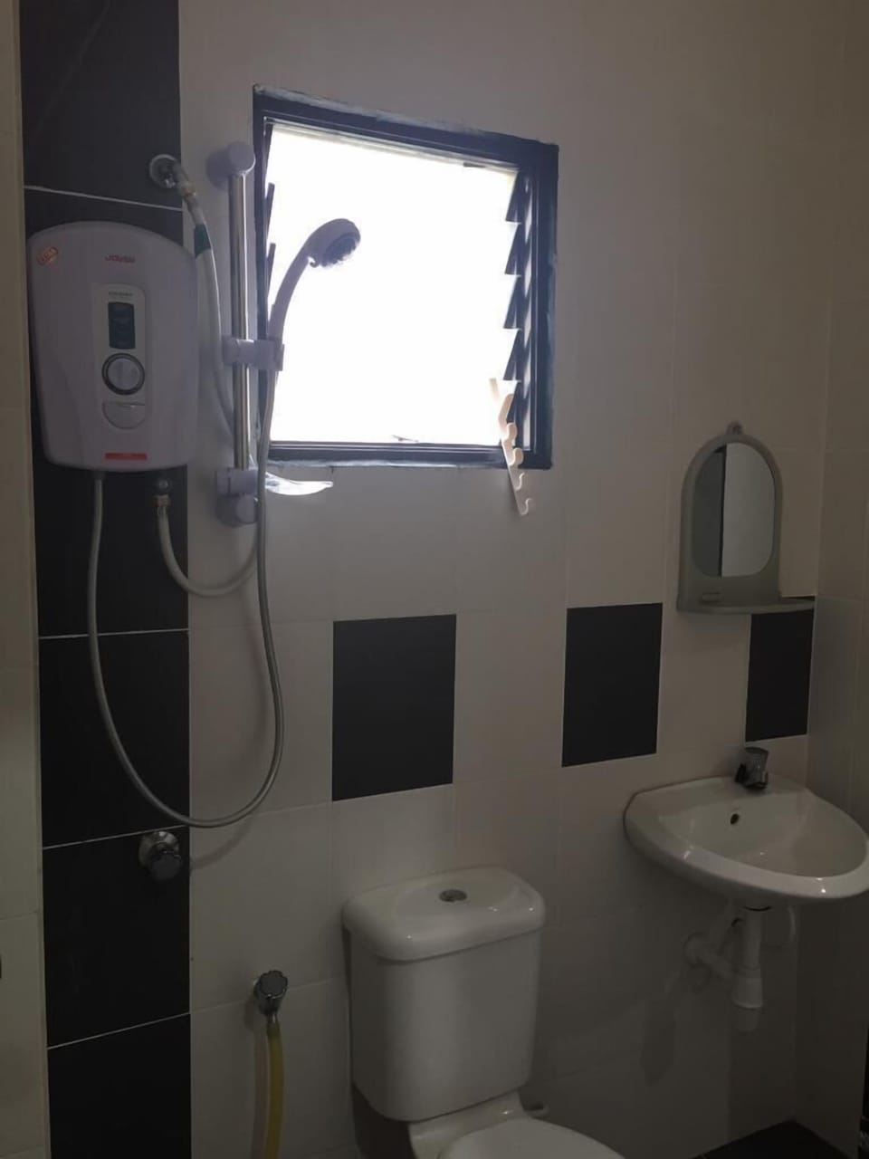 Economy House, 4 Bedrooms | Bathroom | Shower, towels