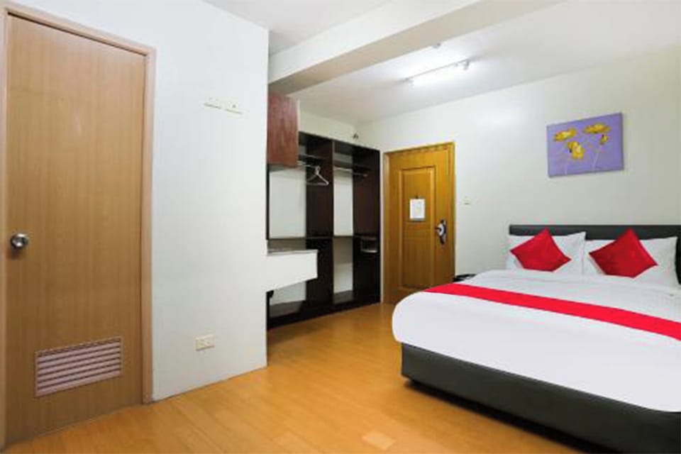 Standard Double Room | Desk, blackout drapes, iron/ironing board, free WiFi