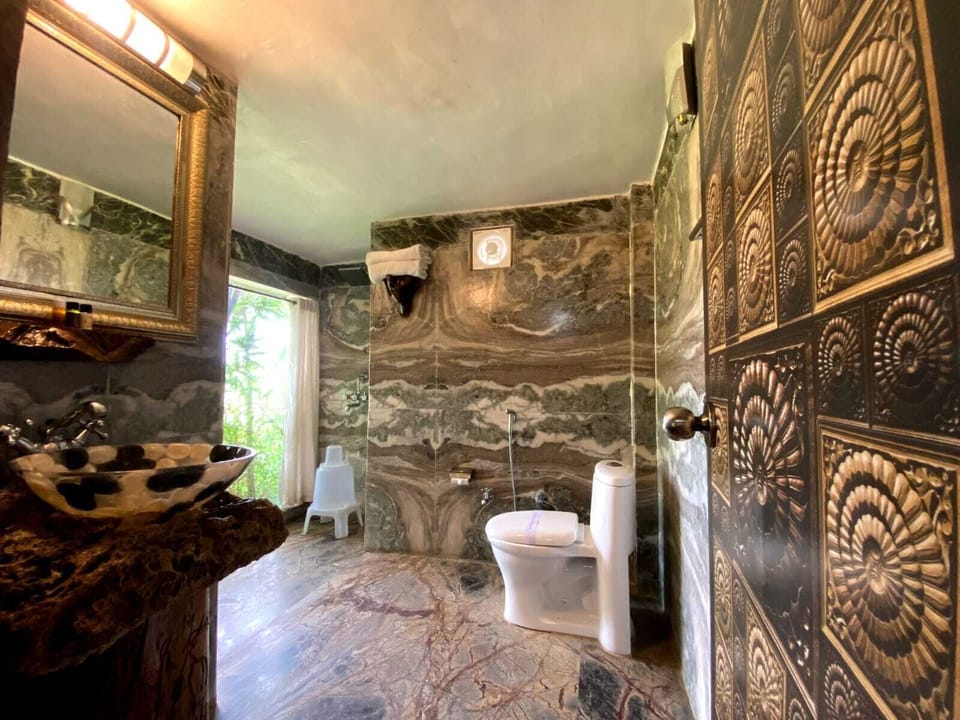 Village Theme Luxury Room | Bathroom | Shower, hydromassage showerhead, free toiletries, hair dryer