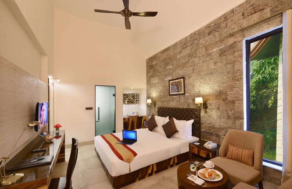 Luxury Cottage, 1 Bedroom | In-room safe, desk, blackout drapes, iron/ironing board