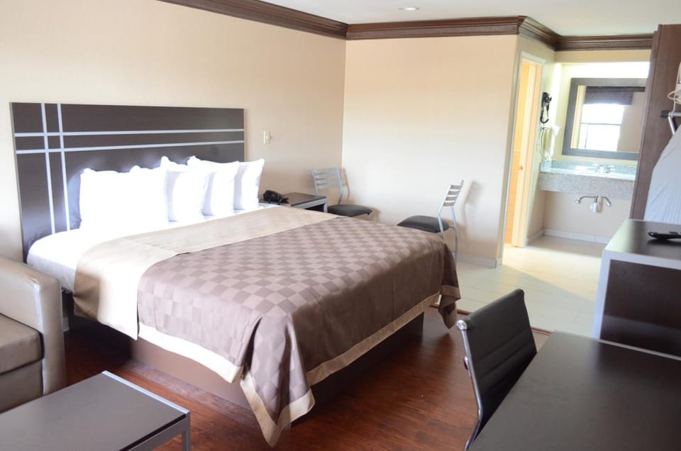 Desk, iron/ironing board, WiFi (free), bed sheets