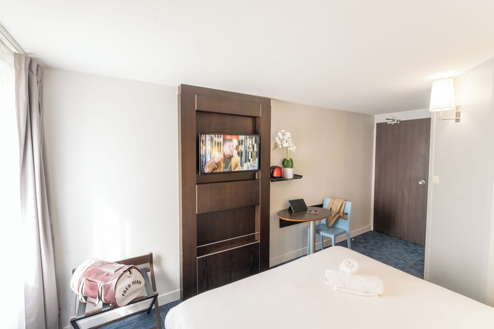 Individually furnished, desk, laptop workspace, soundproofing