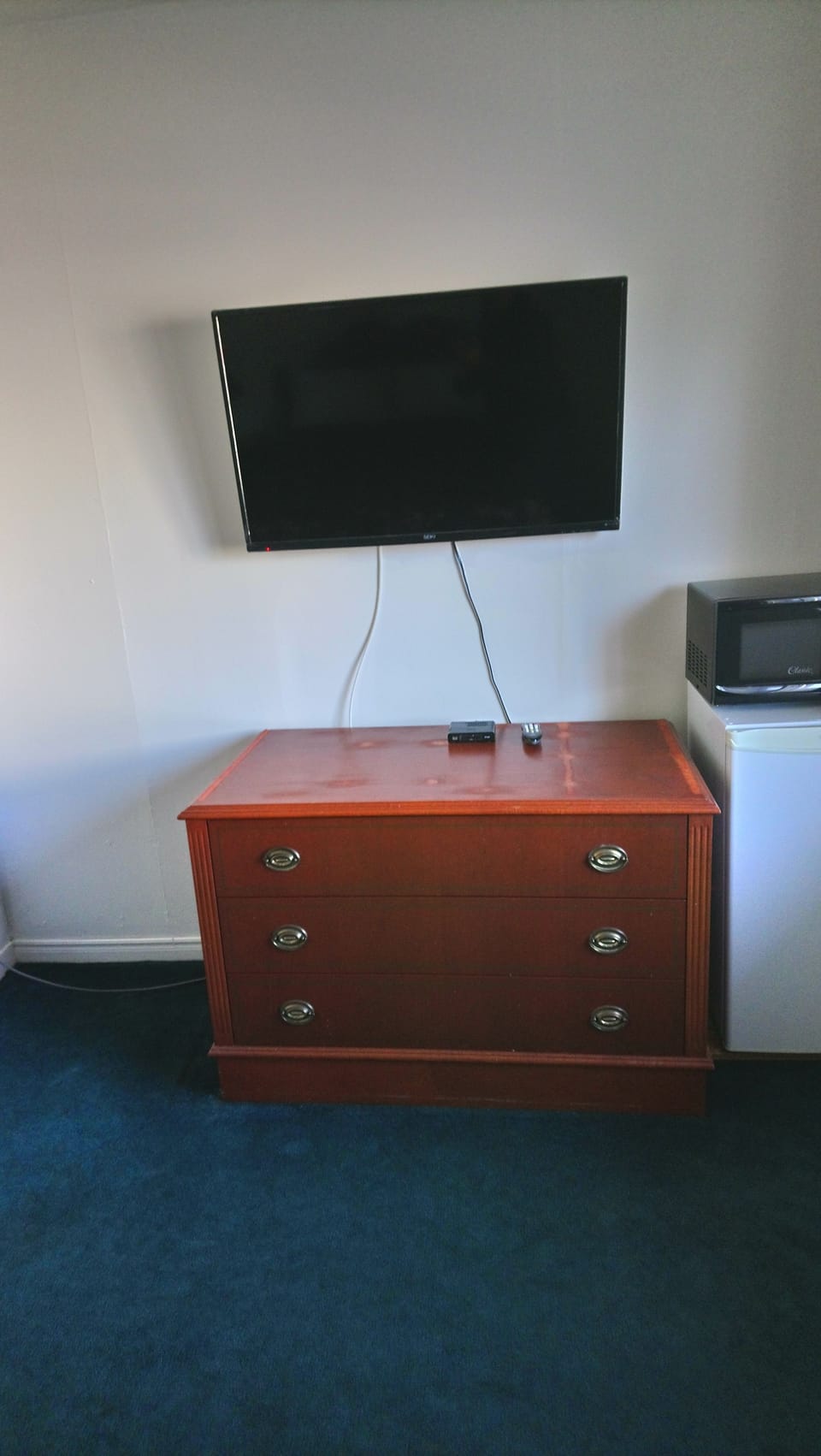 Standard Room | Desk, WiFi (free), bed sheets