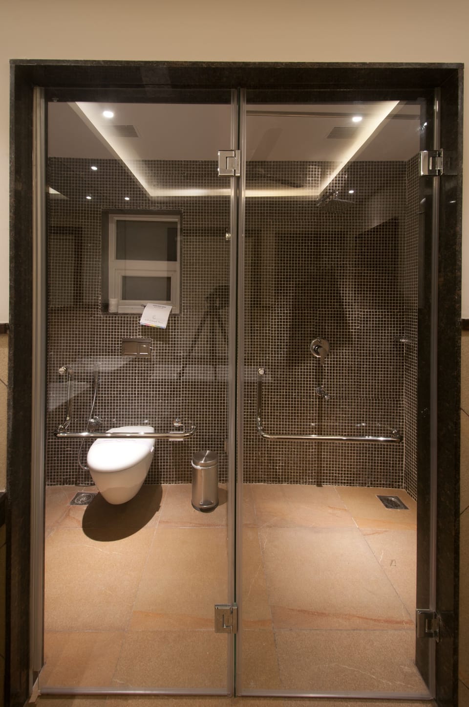 Suite | Bathroom | Hair dryer, bidet, towels