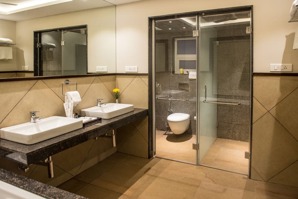Suite | Bathroom | Hair dryer, bidet, towels