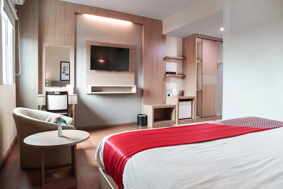 Deluxe Double Room | Desk, free WiFi, bed sheets