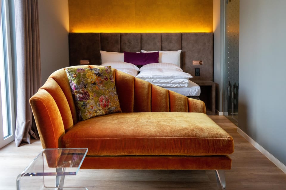 Flat-screen TV, Netflix, heated floors, streaming services