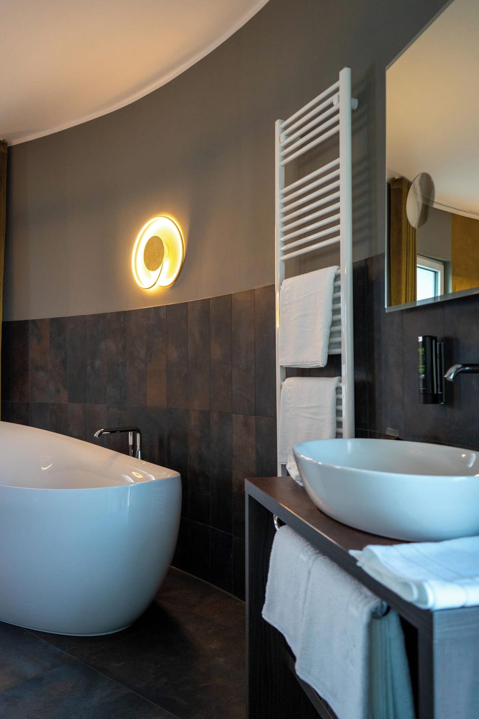 Superior Double Room | Bathroom | Shower, hair dryer, slippers, heated floors