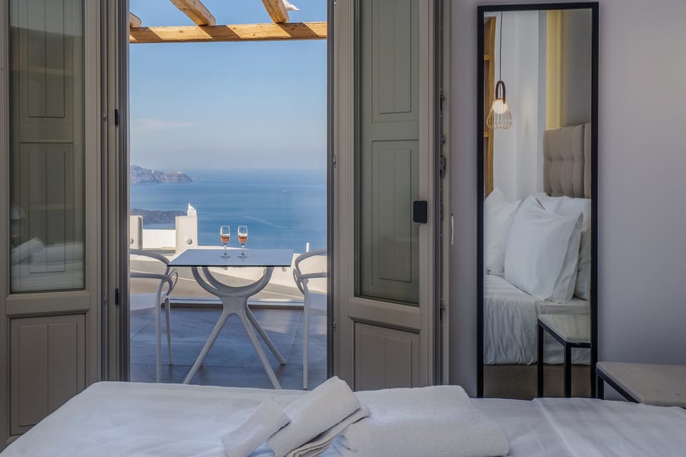 Phaedra Family Suite with Caldera View | Minibar, in-room safe, soundproofing, free WiFi