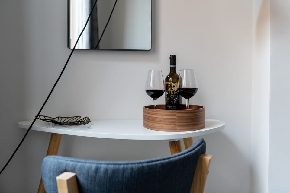 Deluxe Double Room | In-room dining