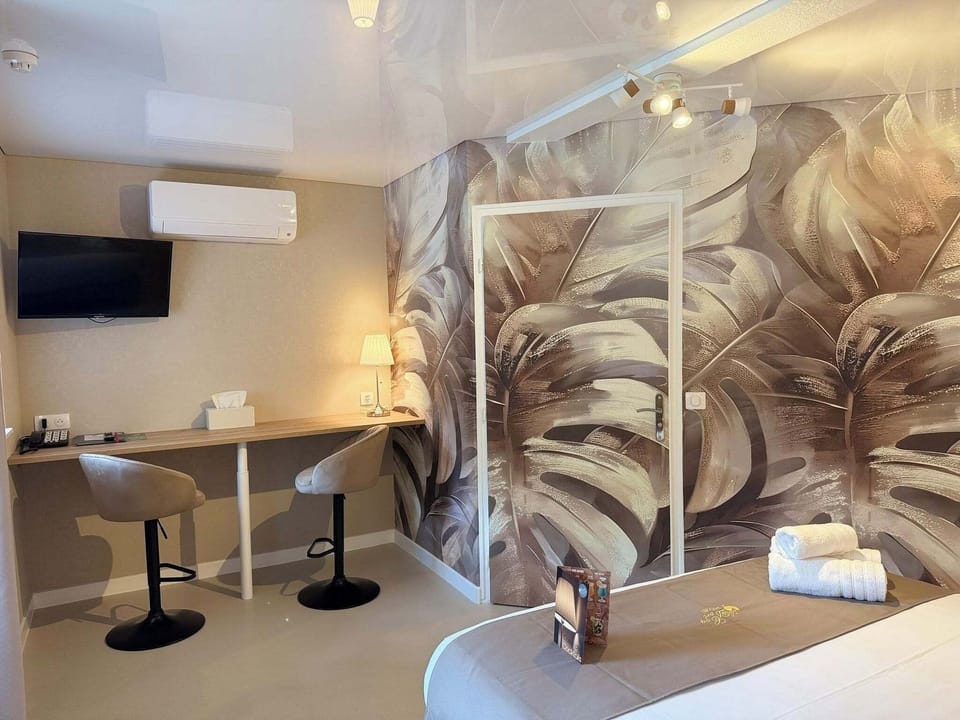 Double Room, Accessible | In-room safe, individually decorated, desk, laptop workspace