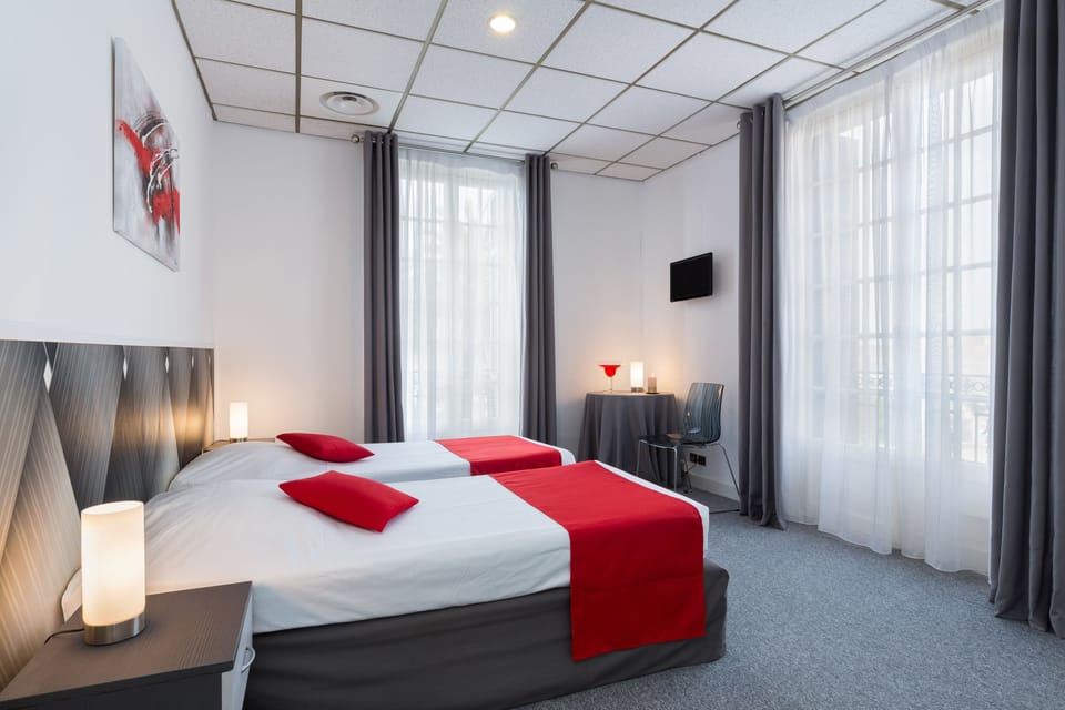 1 bedroom, blackout drapes, free cribs/infant beds, free WiFi