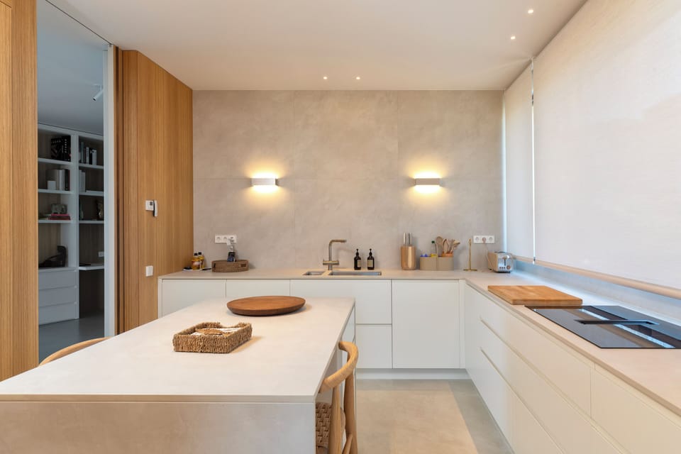 Two-Bedroom Apartment with Balcony and Sea View | Private kitchen | Shared fridge, microwave