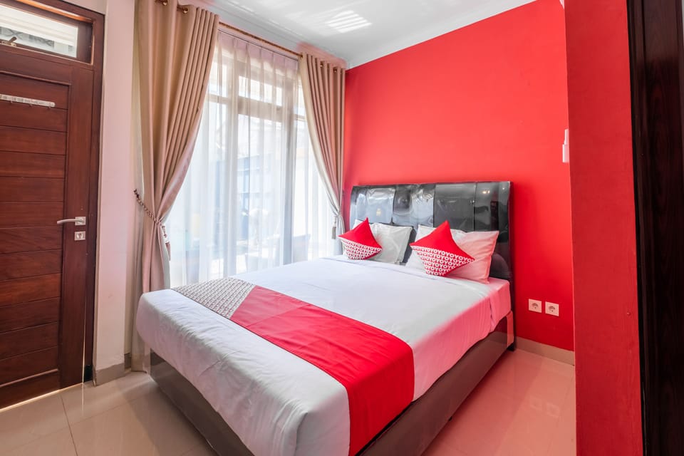 Deluxe Double Room | Desk, free WiFi, bed sheets