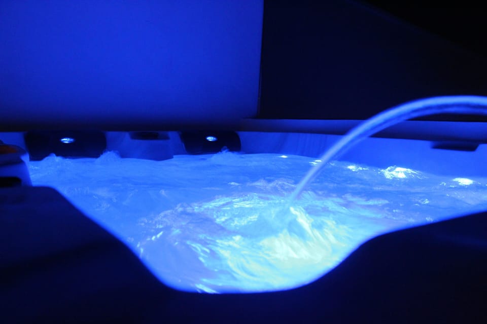 Deluxe Suite (Outdoor Hot Tub, Split Level) | Balcony