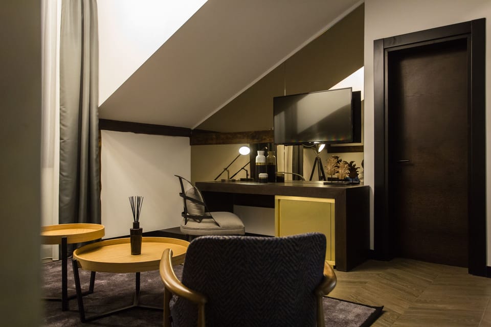 Standard Apartment, Non Smoking | Living area | Flat-screen TV