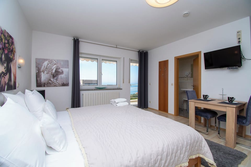 Studio (A2) | In-room safe, free WiFi