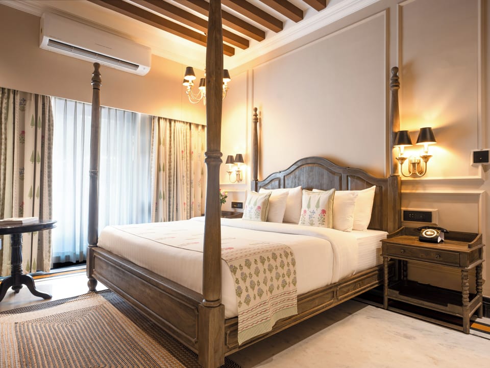 Luxury Double Room | Desk, soundproofing, iron/ironing board, free WiFi
