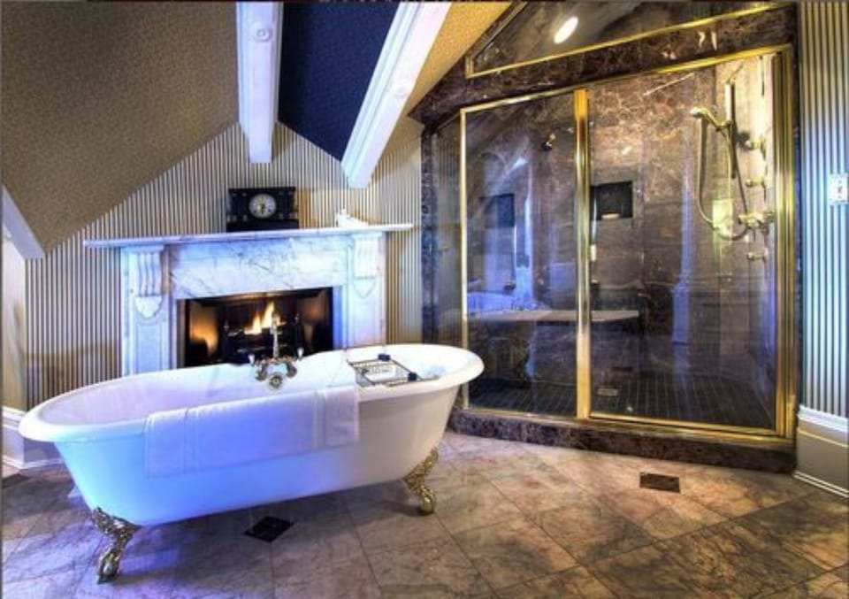 Luxury Suite, 1 King Bed | Bathroom | Deep soaking tub, free toiletries, hair dryer, bathrobes