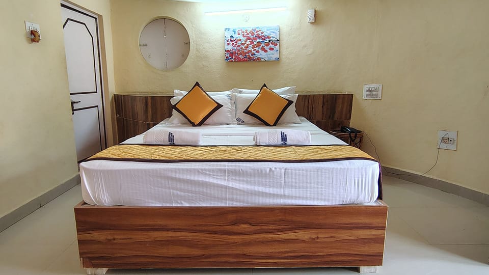 Garden View A/C Cottage | Premium bedding, desk, soundproofing, free WiFi
