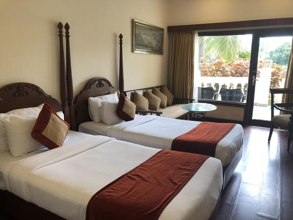 Deluxe Room with Pool & Garden view on Ground Floor | Minibar, in-room safe, desk, WiFi (free)