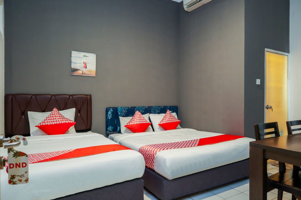 Superior Suite | 1 bedroom, desk, WiFi (free), bed sheets