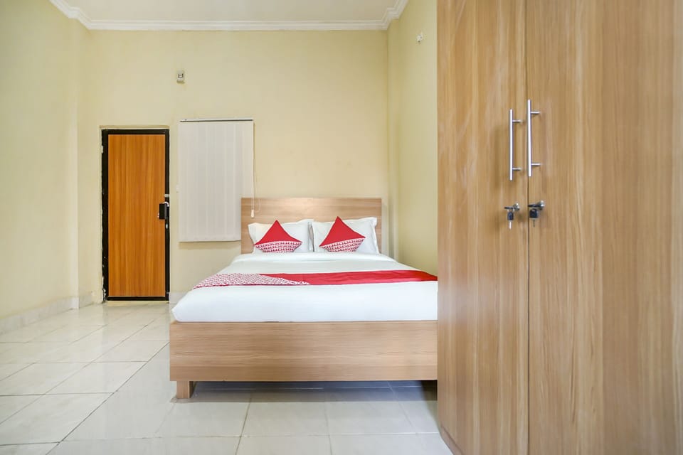 Deluxe Double Room | Desk, WiFi (free), bed sheets