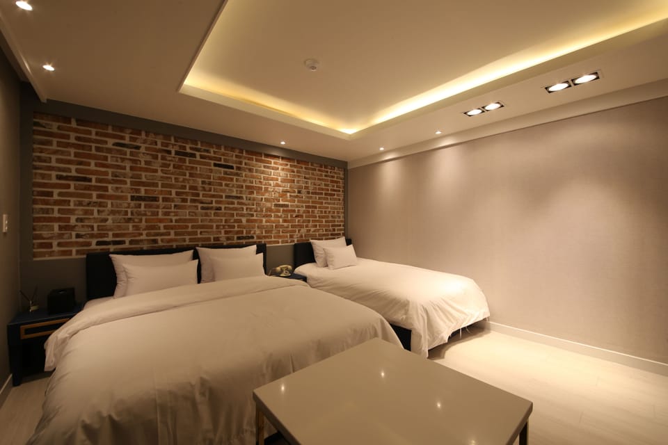 VIP Twin Room | Premium bedding, down comforters, individually decorated