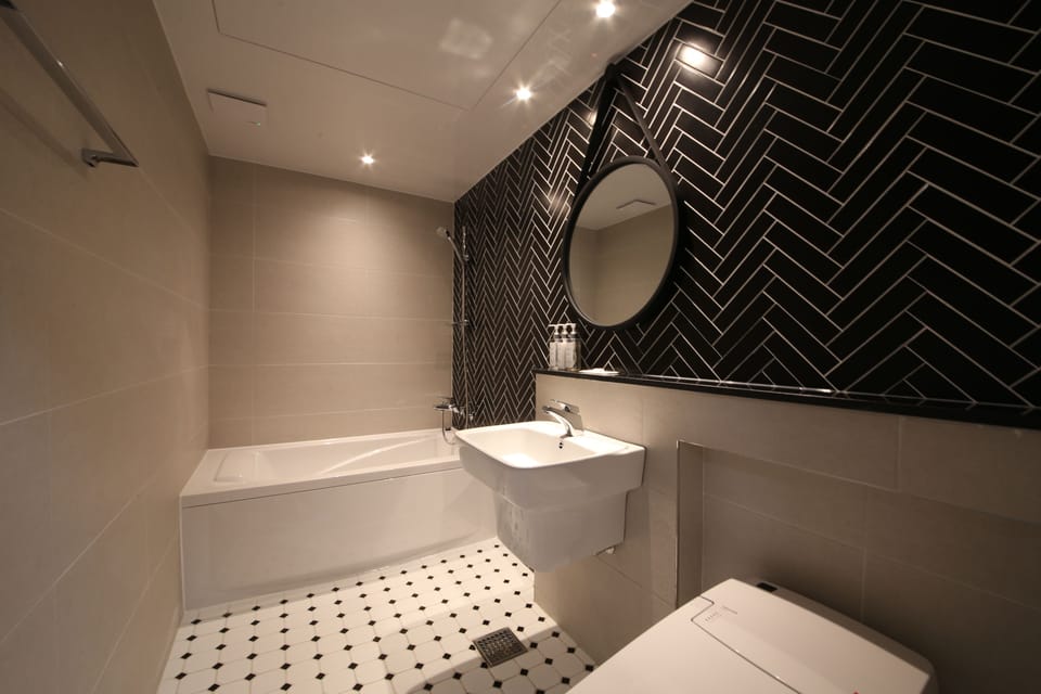 Royal Double Room | Bathroom | Hair dryer, bathrobes, slippers, bidet