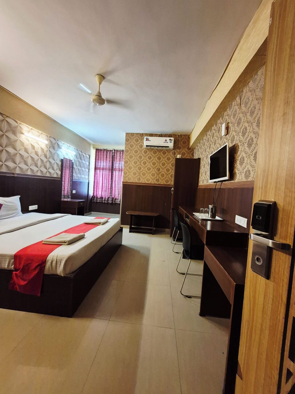 In-room safe, iron/ironing board, rollaway beds, free WiFi