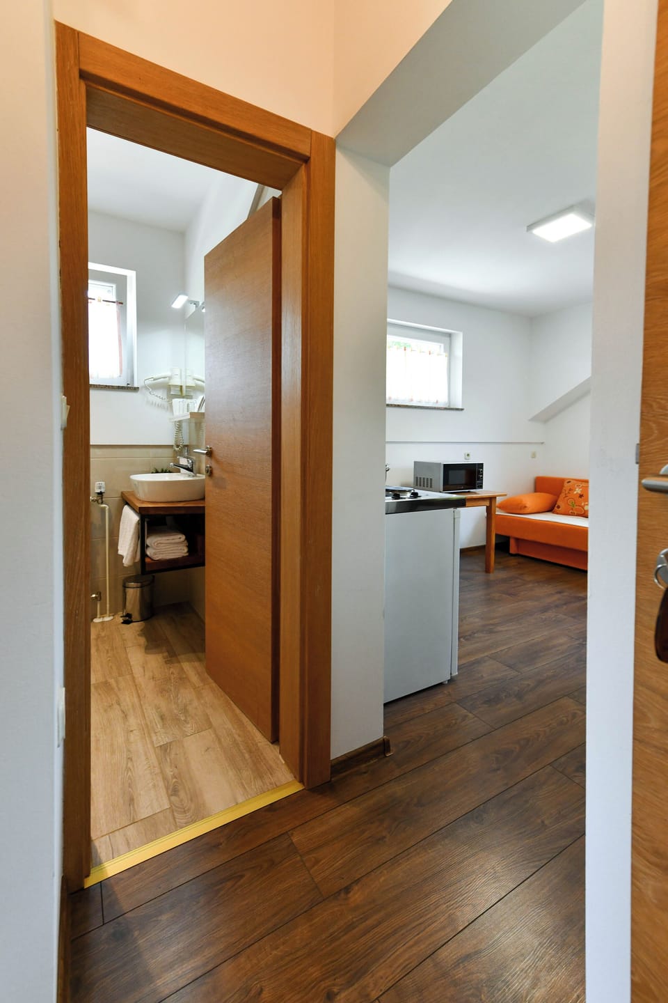 Apartment with kitchen and balcony | Living area | Smart TV