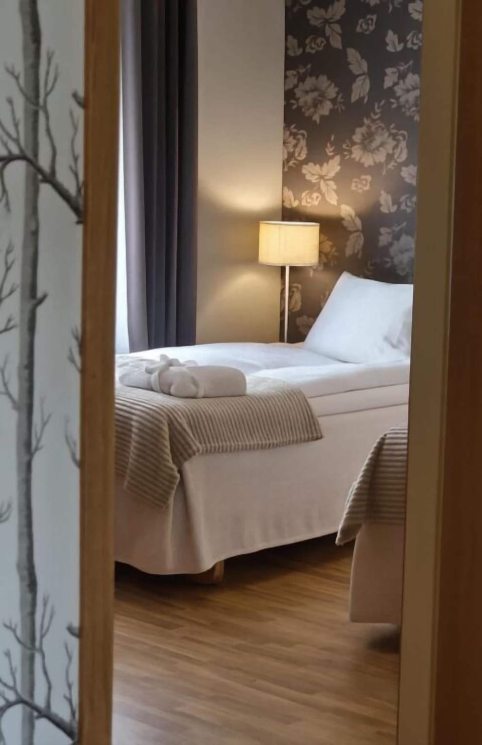 Twin Room with Shared Bathroom | Blackout drapes, soundproofing, free cribs/infant beds, free WiFi