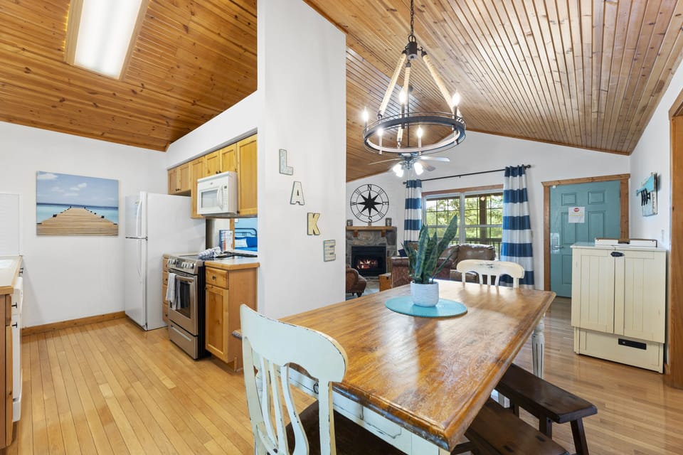 Cottage, 2 Bedrooms | Dining