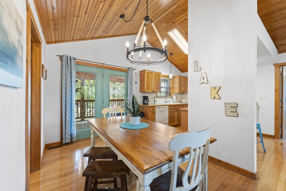 Cottage, 2 Bedrooms | Dining