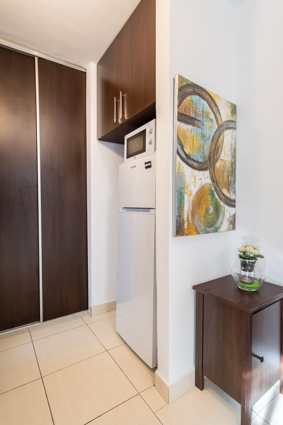 Premium Apartment | Private kitchen | Full-size fridge, microwave, oven, stovetop