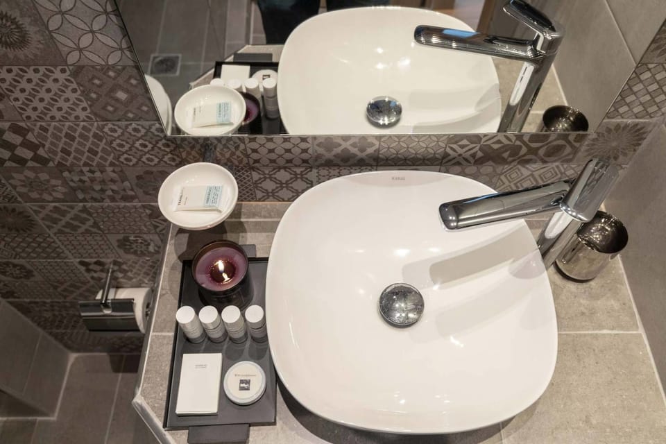 Double Room, Mobility Accessible | Bathroom sink