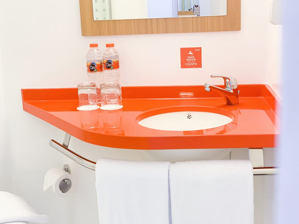 Bathroom sink