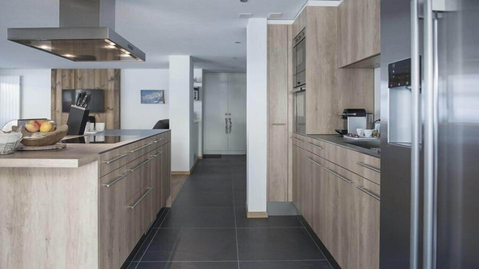 Apartment (Andy) | Private kitchen | Fridge, microwave, oven, stovetop