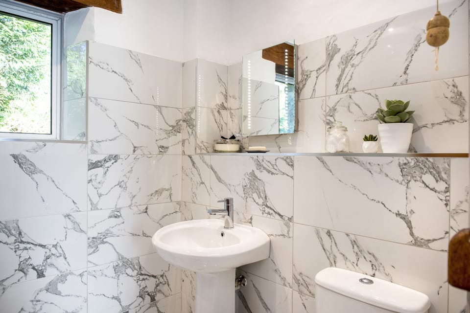 Classic Double Room, 1 King Bed (Coombe Farm - Lily Lovedays) | Bathroom | Shower, free toiletries, hair dryer, towels