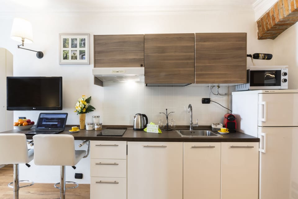 Studio | Private kitchen | Fridge, microwave, stovetop, dishwasher
