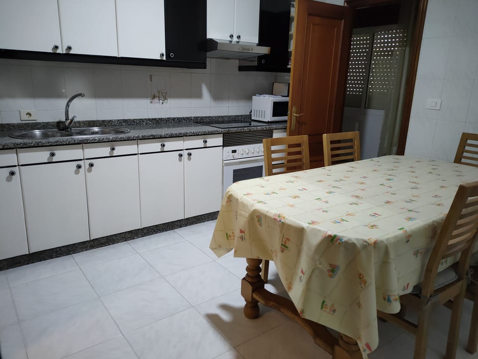 Family Apartment, 4 Bedrooms | Private kitchen