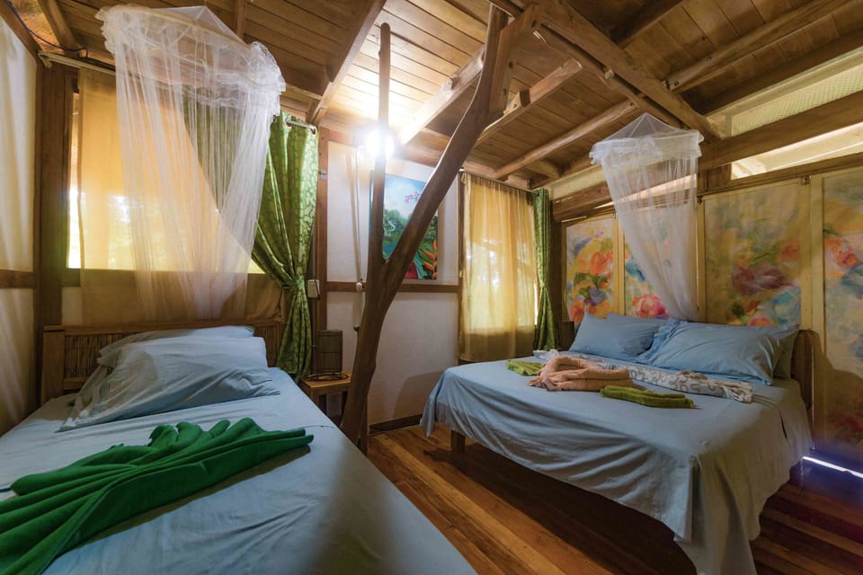 Traditional Cottage, Shared Bathroom