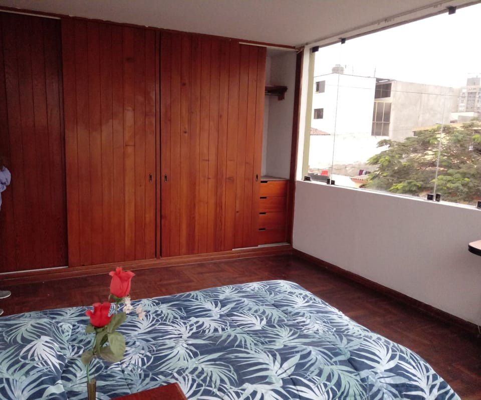 Laptop workspace, free WiFi, bed sheets