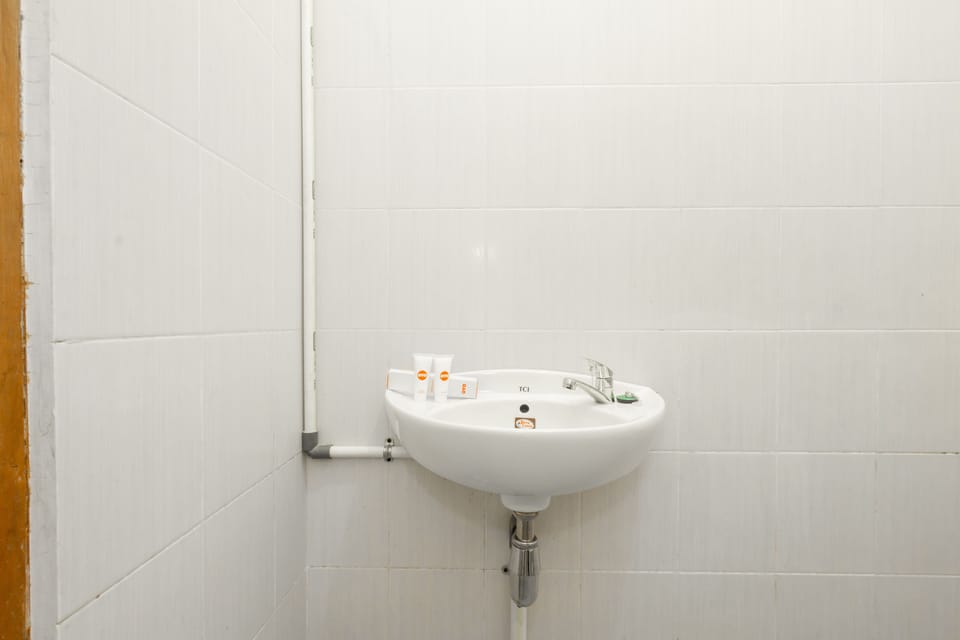 Standard Twin Room | Bathroom sink